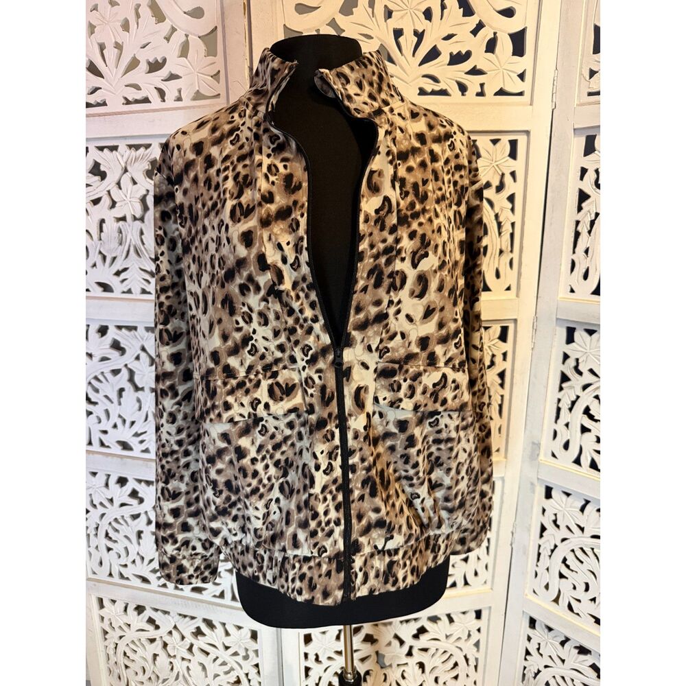 New w/o tags Leopard print active jacket Woman size large